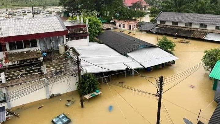 กระทรวงมหาดไทยเสนองบเยียวยาผู้ประสบอุทกภัยภาคใต้ 9,000 บาท ใช้เกณฑ์เดียวกับภาคเหนือ ขณะที่หลายพื้นที่เริ่มทำความสะอาดหลังน้ำลด