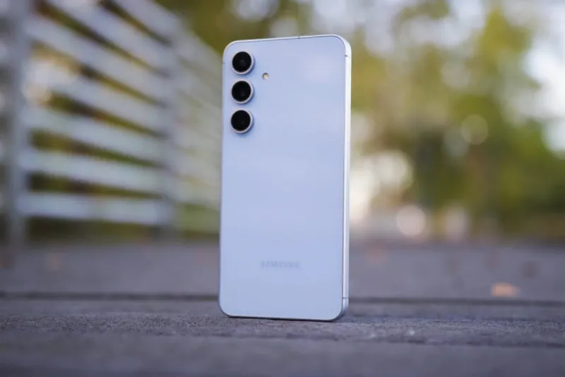 Samsung เตรียมเปิดตัว Galaxy S25 FE เร็วกว่ากำหนดเดิม คาดมาพร้อมจอ LTPO AMOLED 6.7 นิ้ว ชิป Exynos 2400 และกล้องเซลฟีอัปเกรดใหม่