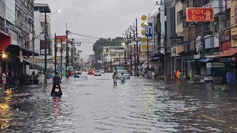 นายกรัฐมนตรีติดตามสถานการณ์น้ำท่วมภาคใต้ พร้อมสั่งการช่วยเหลือด่วน