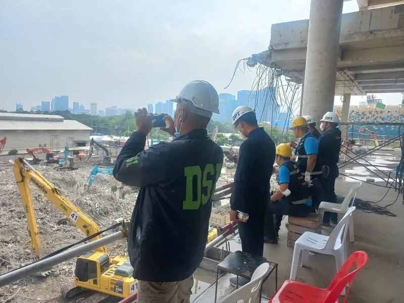 DSI ร่วม พฐ.ตร. และกรมโยธาฯ ลงพื้นที่ต่อเนื่อง เก็บหลักฐานคดีตึกใหม่ สำนักงานตรวจเงินแผ่นดิน สตง. ถล่ม เน้นตรวจสอบปล่องลิฟต์ หาสาเหตุเชิงลึกหลังแผ่นดินไหว