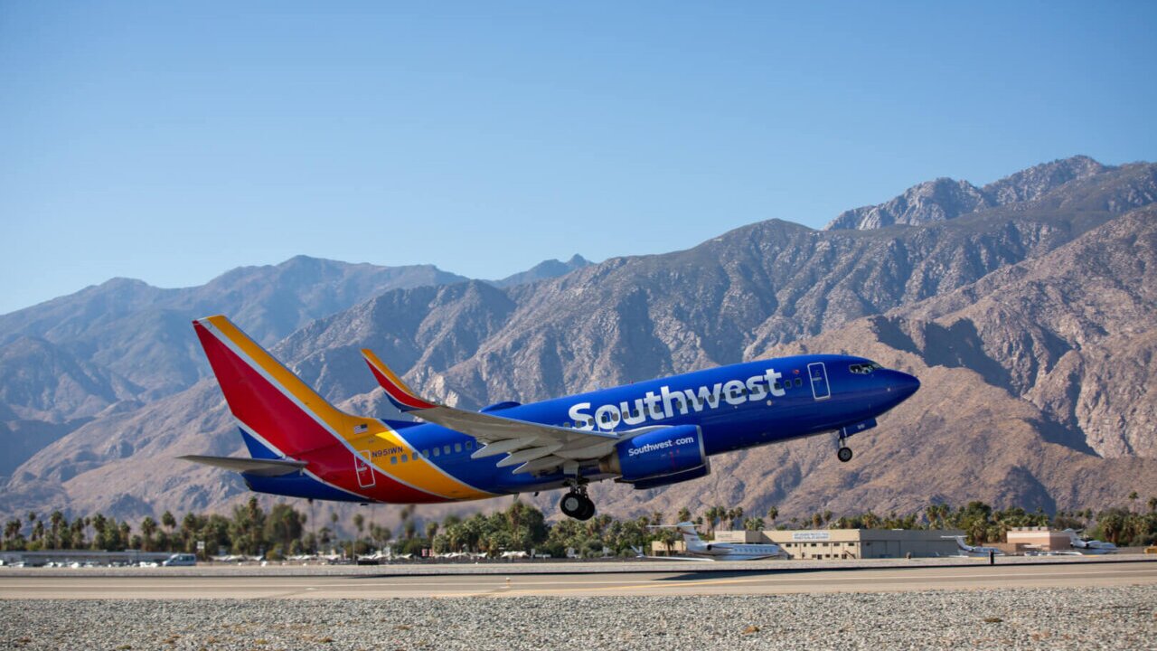 เที่ยวบินระทึก: กระสุนปริศนาพุ่งใส่เครื่องบิน Southwest Airlines ที่ดัลลัส เคราะห์ดีไร้ผู้บาดเจ็บ