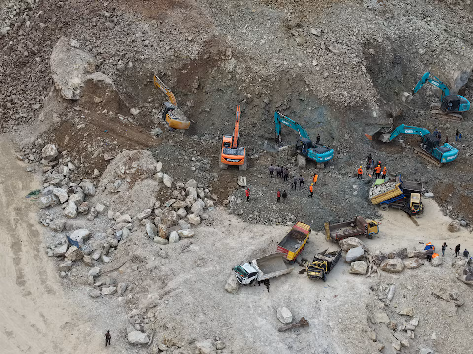 โศกนาฏกรรมเหมืองหินถล่มในชวาตะวันตก คร่าชีวิต 19 ราย อินโดนีเซียเร่งค้นหาผู้สูญหาย